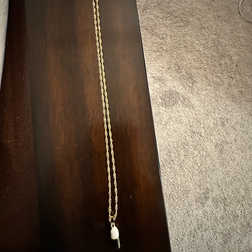 Elegant Gold Necklace with Shell Pendant